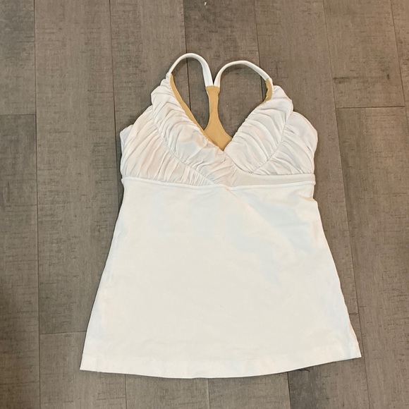 ⭐️ 2 for $10 OR $7 each ⭐️ Lululemon White ruched/cris-cross tank* US XS/US 3/4 - Picture 1 of 7